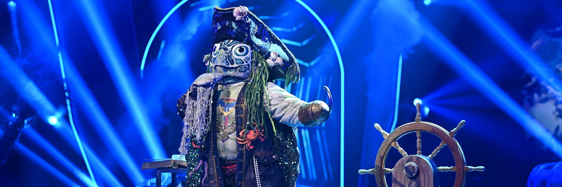 Wer steckt im Schildkröten-Kostüm? Fans sind sicher: Es ist Sänger Thomas Anders!