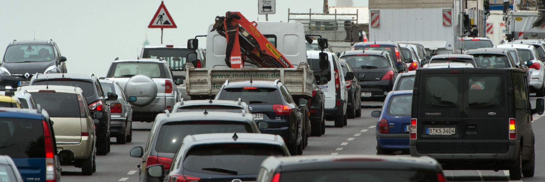 Das große Anstehen: 150.000 Brandenburger fahren täglich mit dem Auto zur Arbeit nach Berlin.