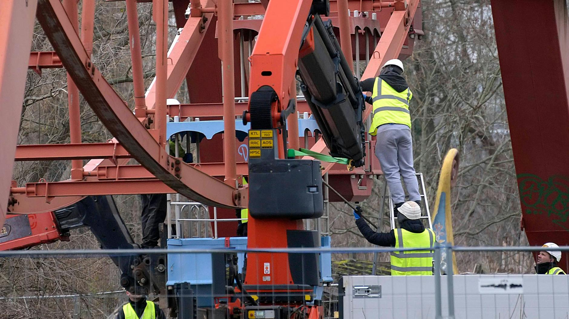 Im Januar wurde das Riesenrad im Spreepark abgebaut.