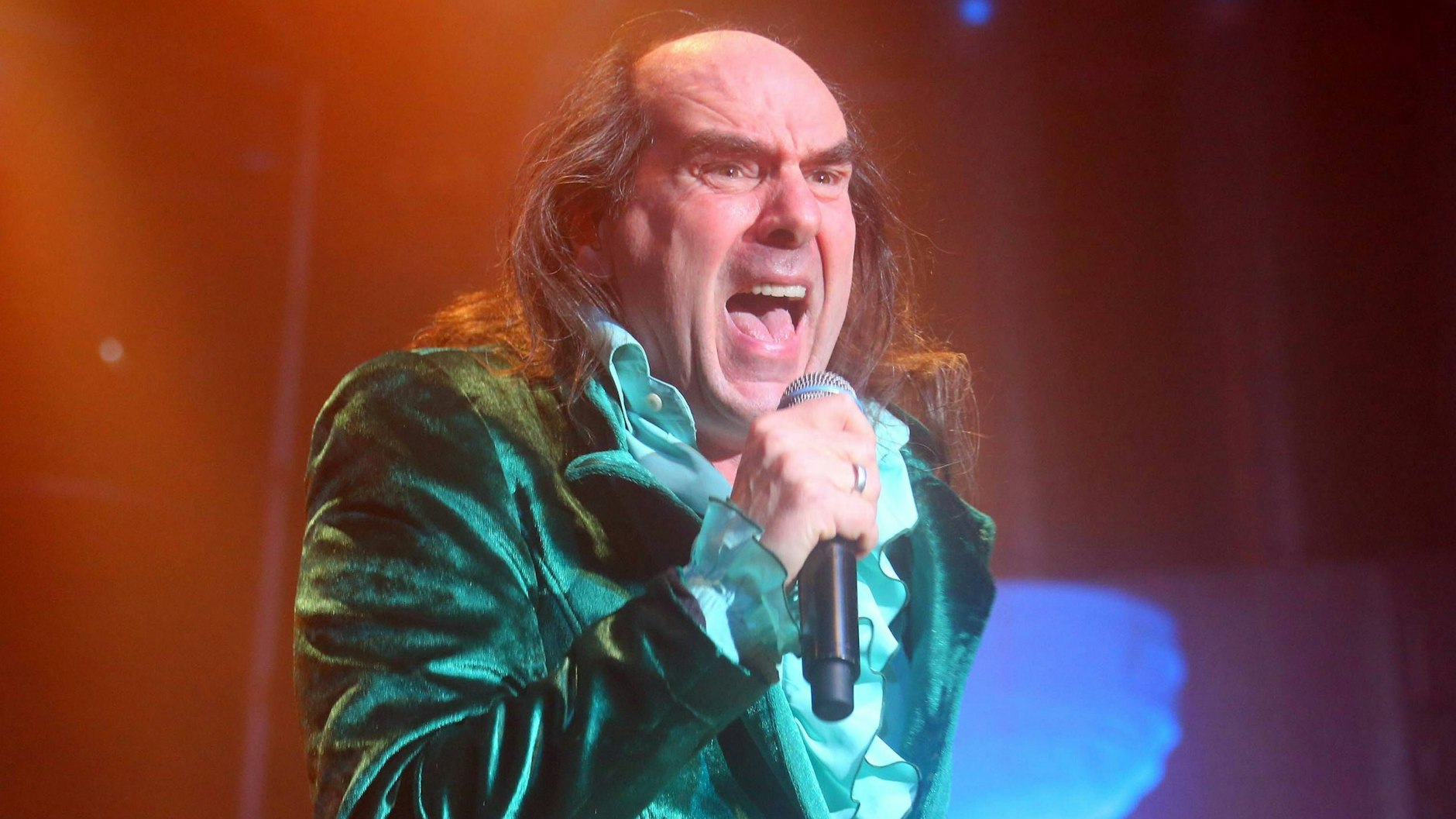 Fans vermuten, dass Guildo Horn im Stier-Kostüm steckt.