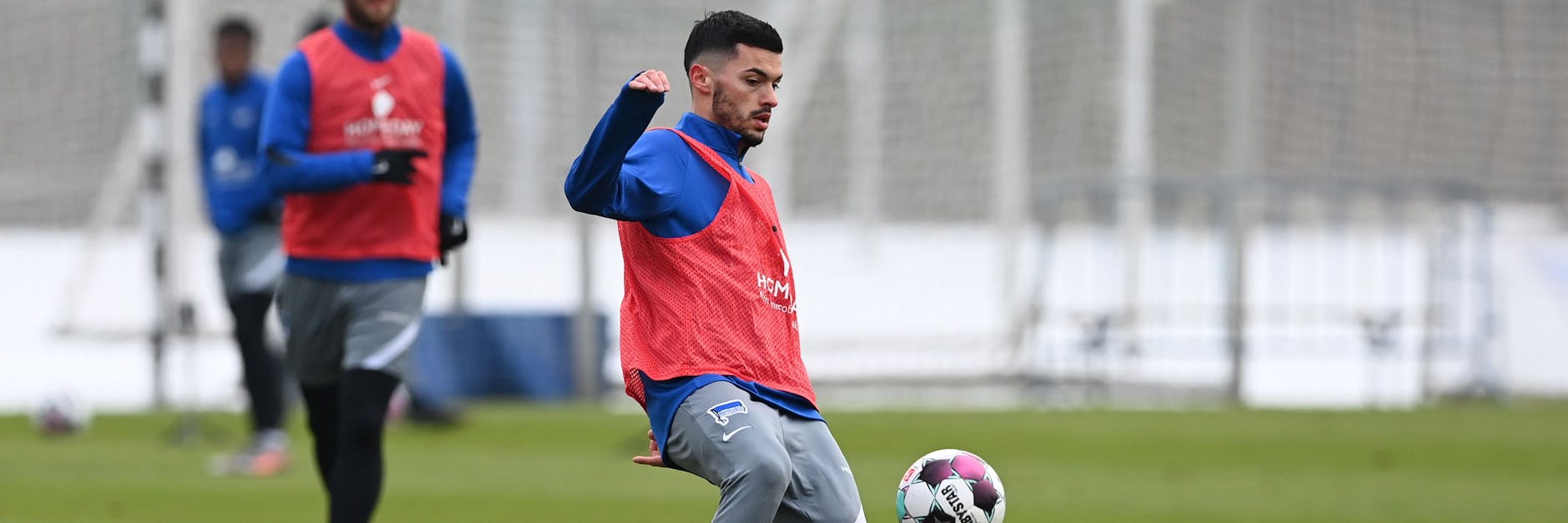 Mischte im ersten Training am Dienstag sofort mit und brennt auf sein Debüt am Freitag: Herthas neuer Flügelstürmer Nemanja Radonjic. 