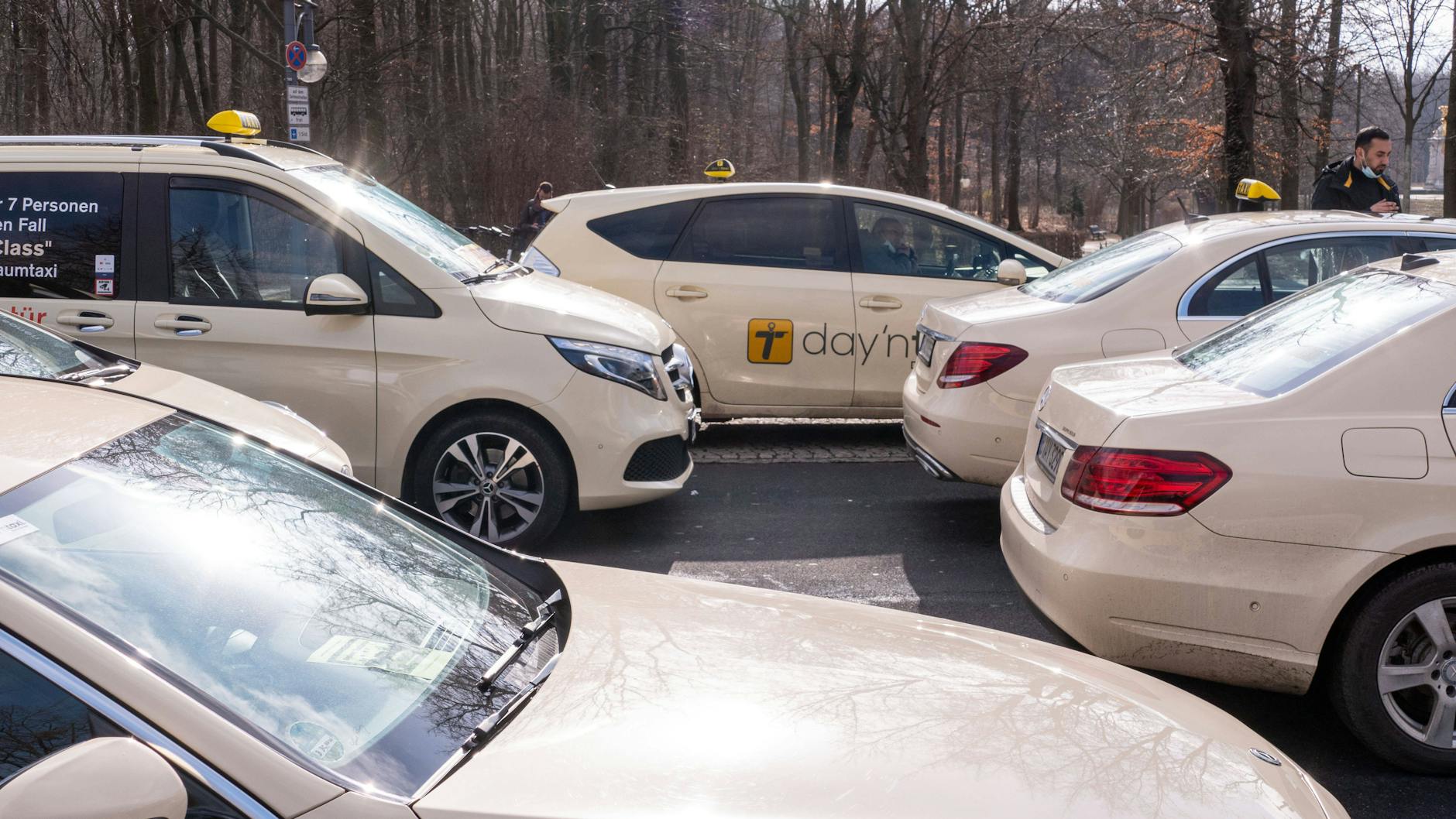 Die Taxifahrer-Branche hat am Freitag gegen eine Änderung des Personenbeförderungsgesetzes demonstriert.
