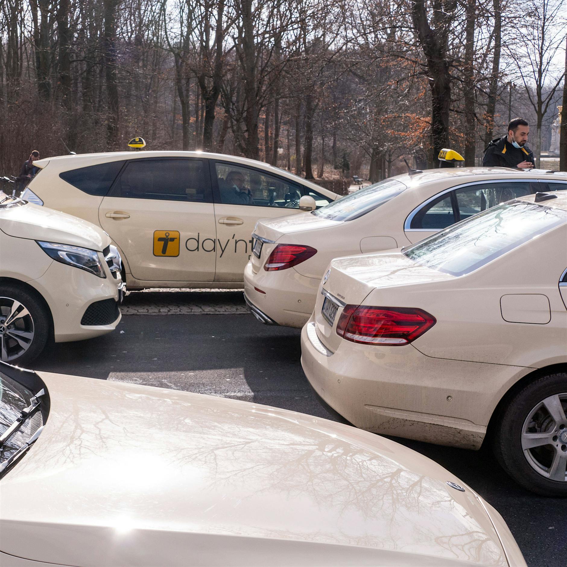 Berlin: Hunderte Taxifahrer demonstrieren gegen Uber