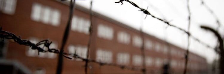 Der Mann soll im KZ Neuengamme Gefangene bewacht haben.