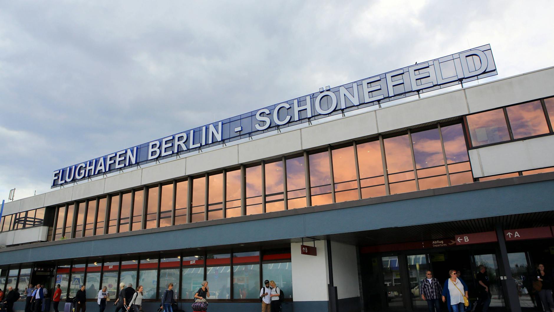 Der Flughafen Berlin-Schönefeld 1995. <br><br><br><br>