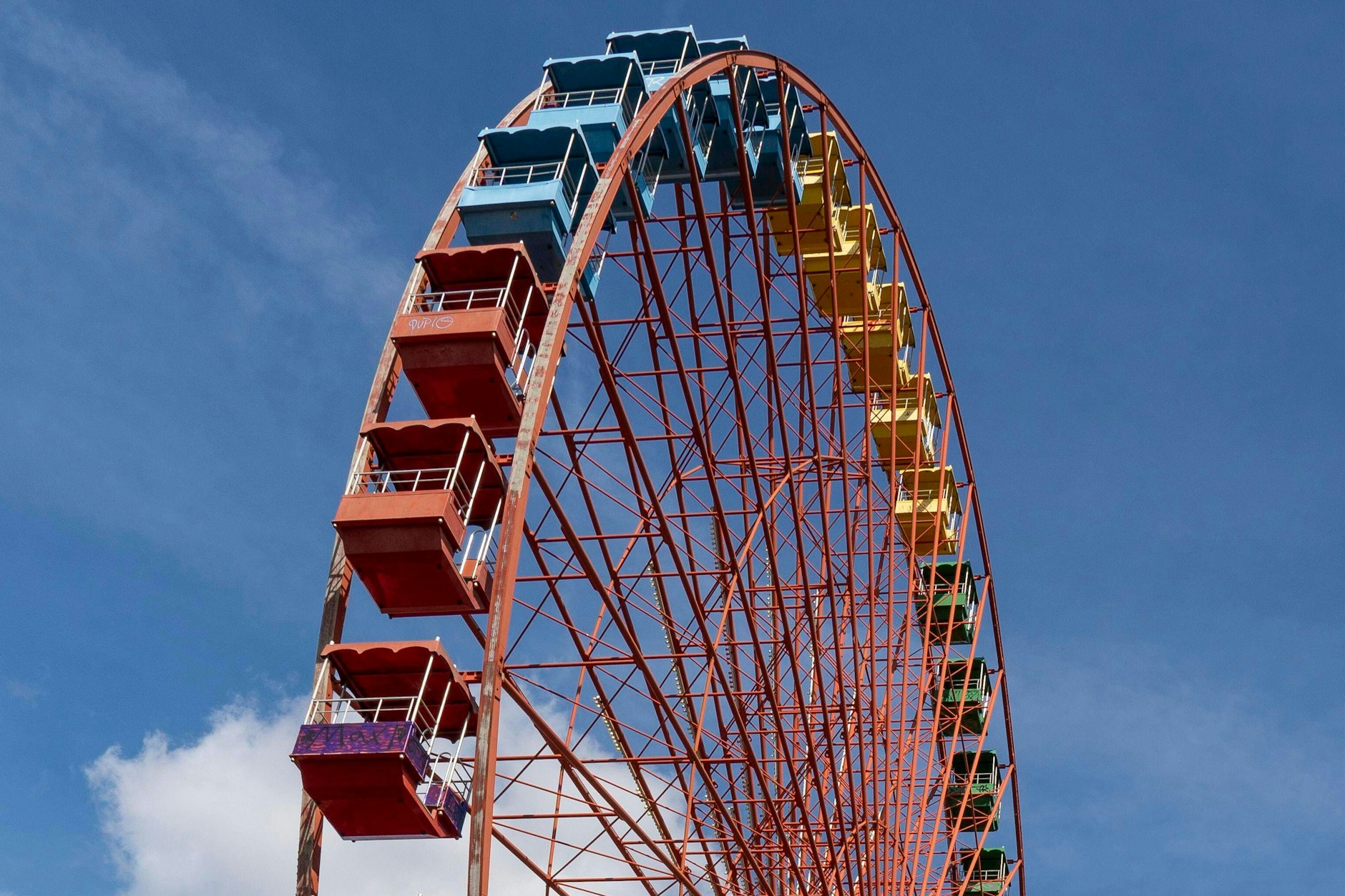 Das 45 Meter hohe Riesenrad, wie es vor Tagen noch im Spreepark stand.