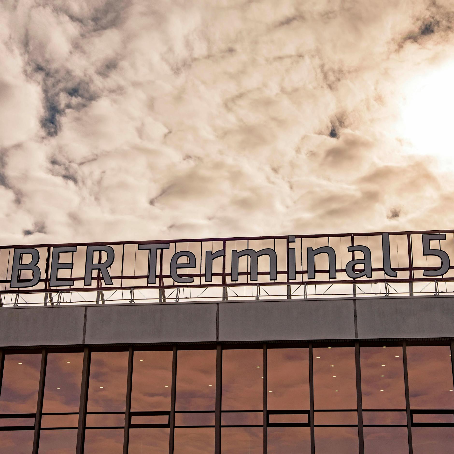 DDR-Relikt vor dem Aus! Altes Schönefeld-Terminal am BER wird dicht gemacht