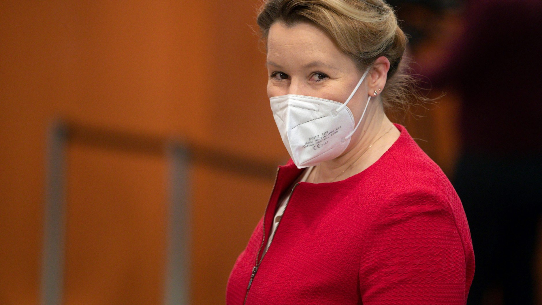 Bundesfamilienministerin Franziska Giffey (SPD) sagte am Montag, die Öffnung von Schulen sei richtig.