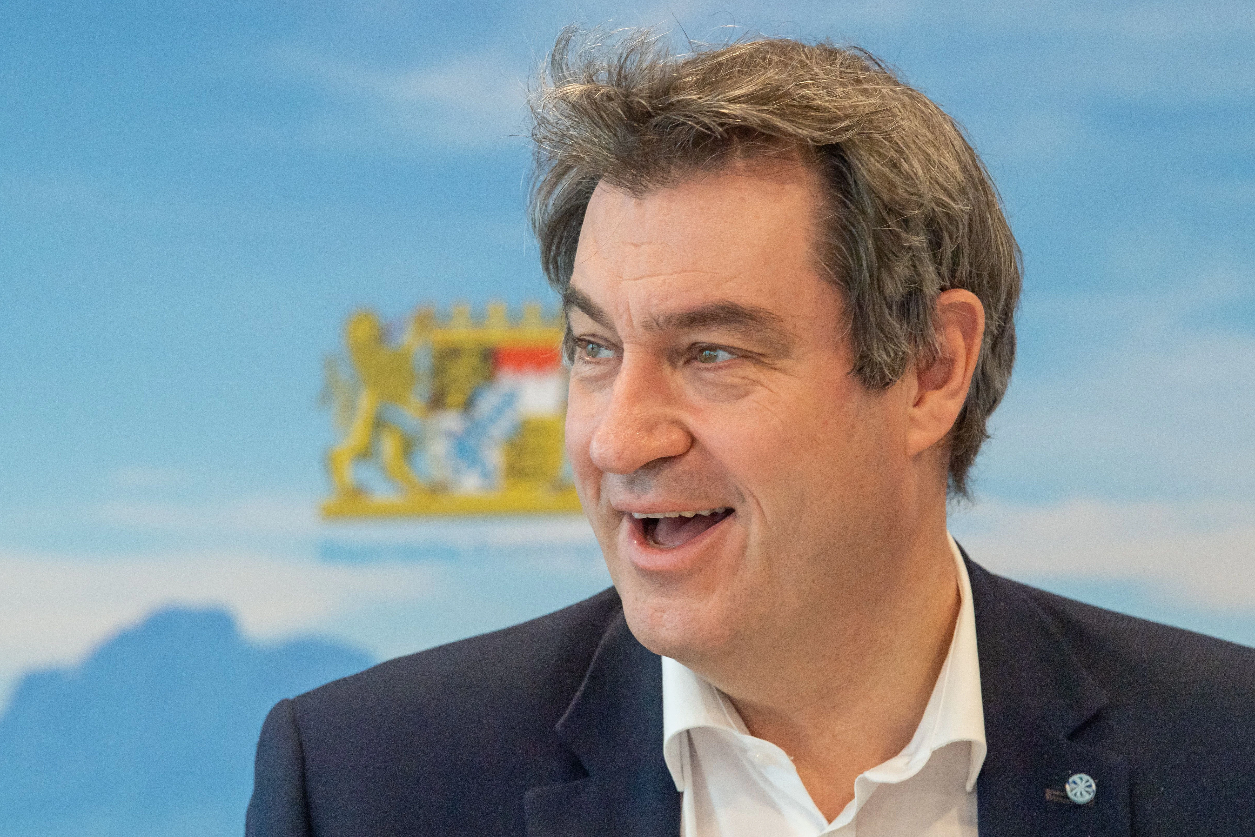 Markus Söder (CSU), Ministerpräsident von Bayern: Helmtracht mit offenem Visier.