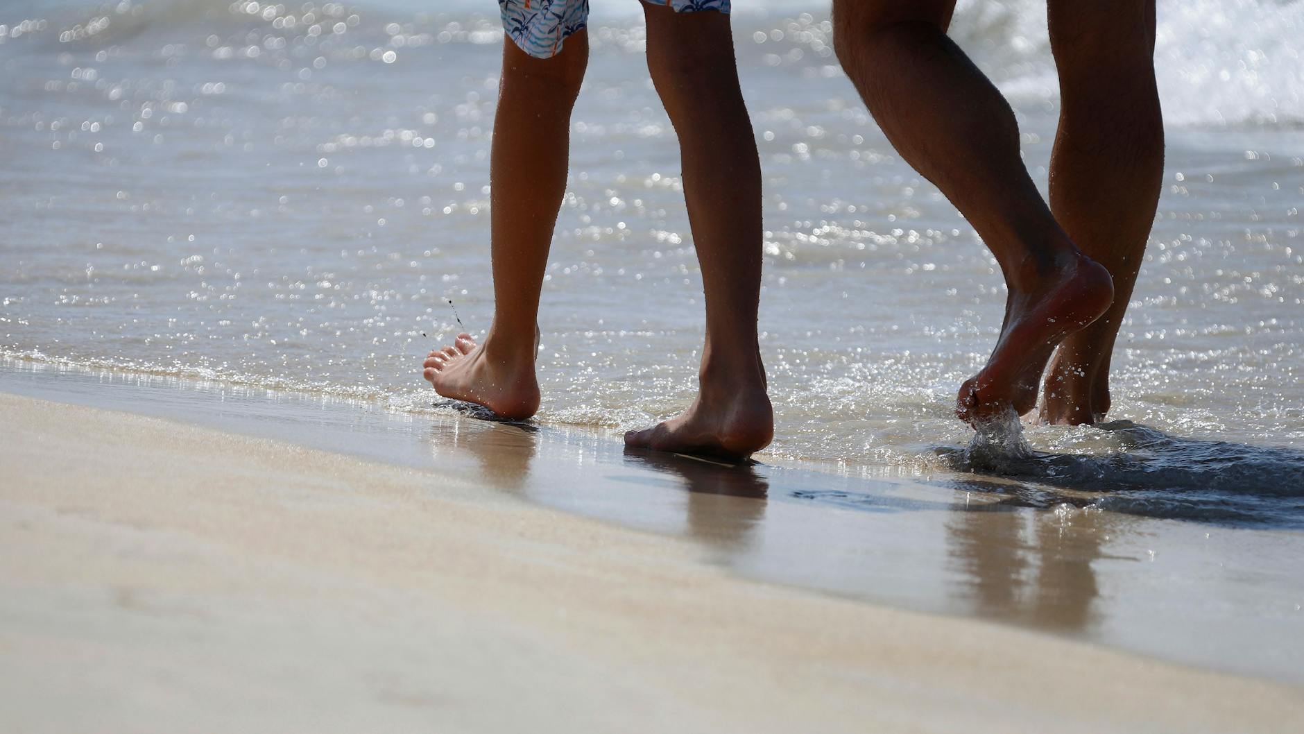 Urlauber am Strand von El Arenal(Symbolbild).