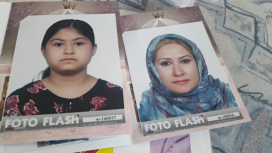 Homa Zaher (r.) und ihre Tochter Tajala.