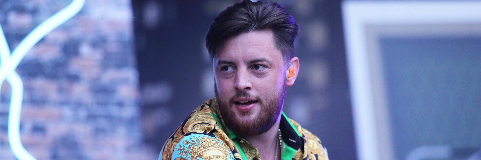 Rapper Bausa bei seinem Auftritt beim Lollapalooza 2019 in Berlin.