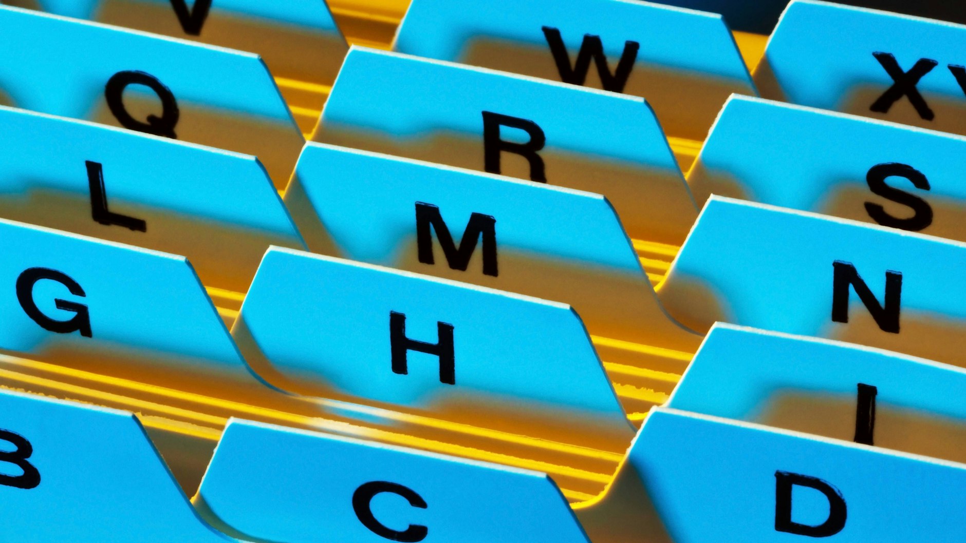 Alphabetisches Register zur Sortierung von Karteikarten (Symbolbild).<br>