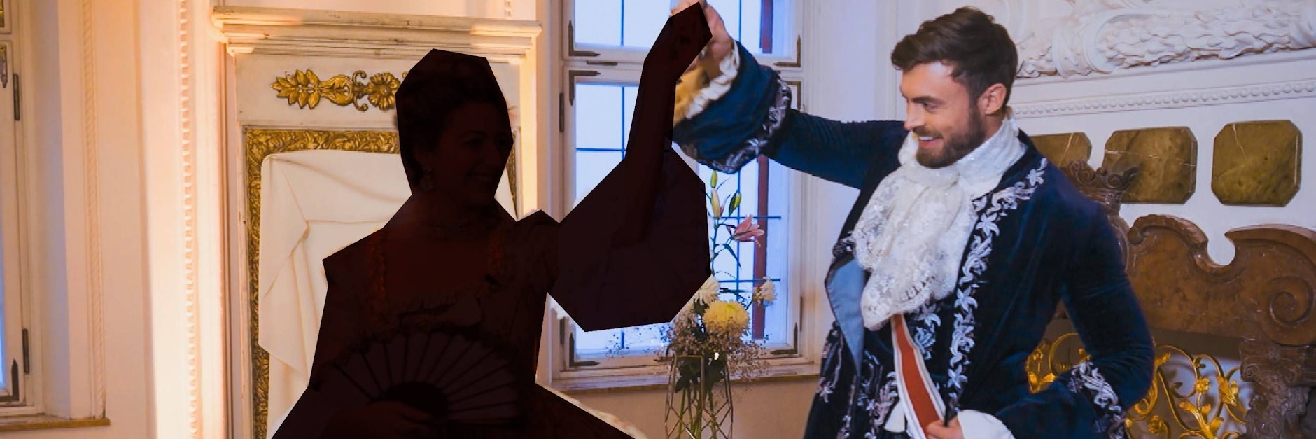 Bachelor Niko mit seiner Auserwählten beim Barock-Date.