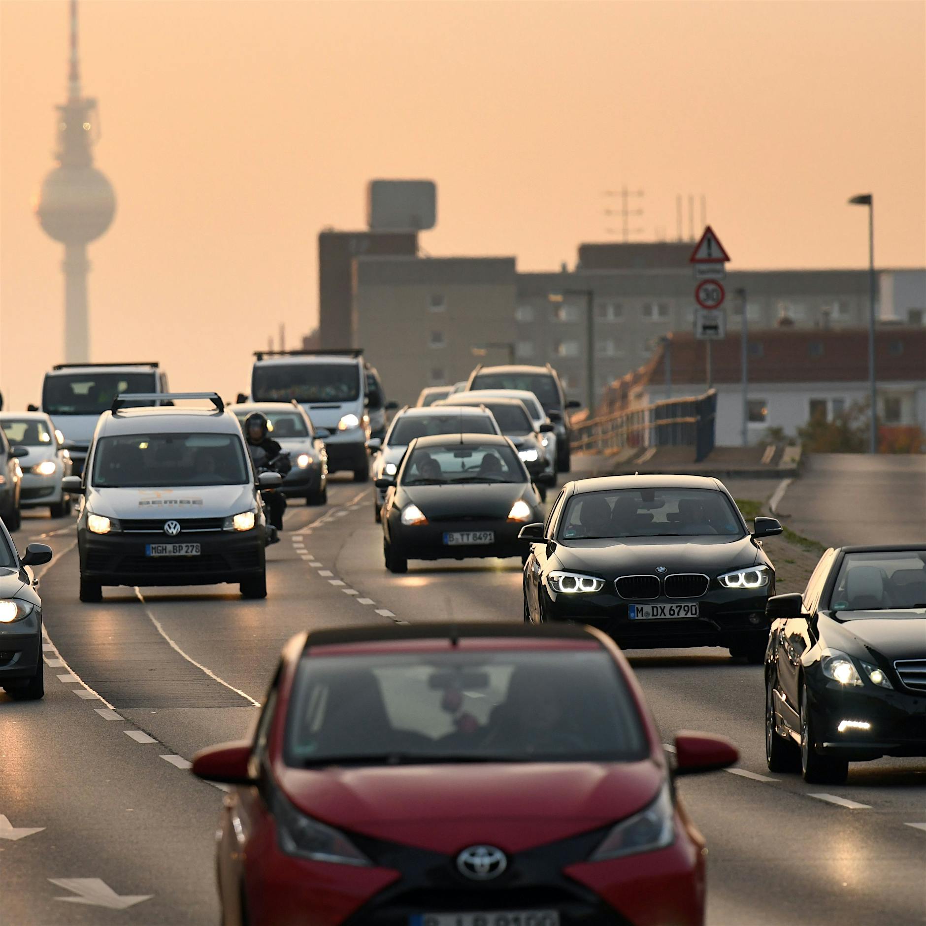 Rot-Rot-Grün will Benziner und Diesel aus Berlin aussperren