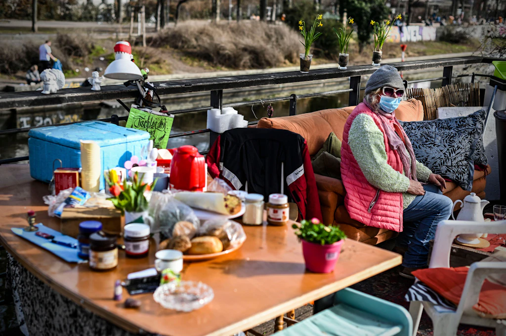 Die gute Seele von Neukölln: Eine Anwohnerin deckt den Tisch für Obdachlose
