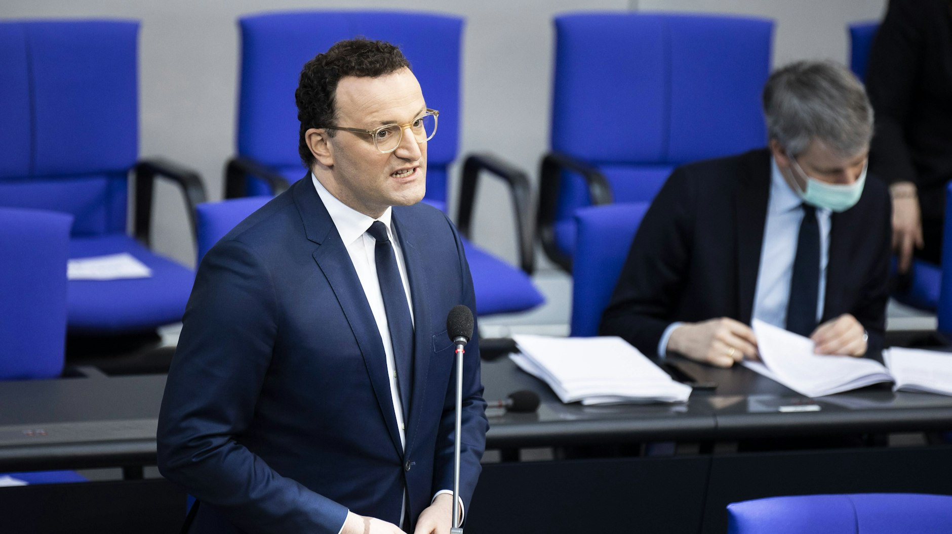 Bundesgesundheitsminister Jens Spahn während der Fragestunde am Mittwoch. Wegen seiner Corona-Politik ist er zuletzt in die Kritik geraten.