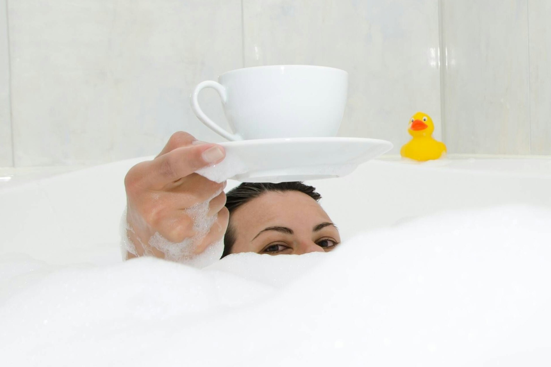 Nach einem Tag voller Homeschooling und Zoomkonferenzen sind ein Schaumbad und eine Tasse Tee schon mal ein guter Anfang: Aber Selbstfürsorge meint noch mehr.&nbsp;