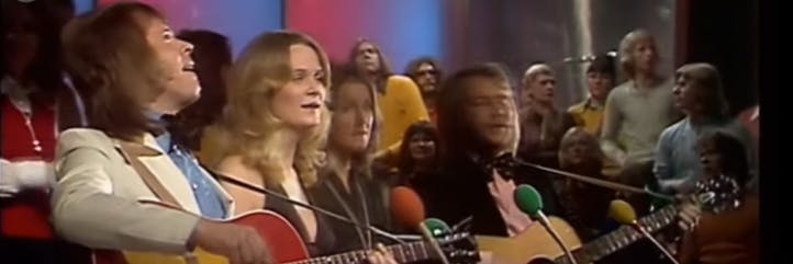 ABBA bei ihrem ersten „Disco“-Auftritt: Statt Agnetha ist Inger Brundin (2. v. li.) zu sehen. 