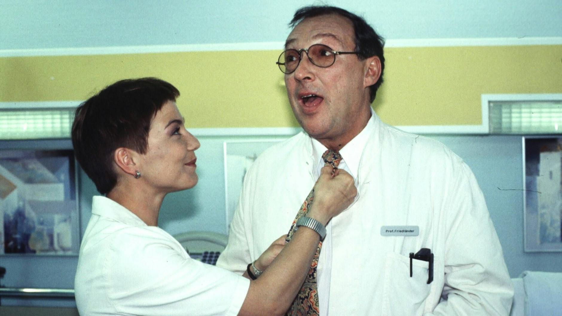 Claudia Schmutzler und Jaecki Schwarz in „Für alle Fälle Stefanie“ im Jahr 2000. 