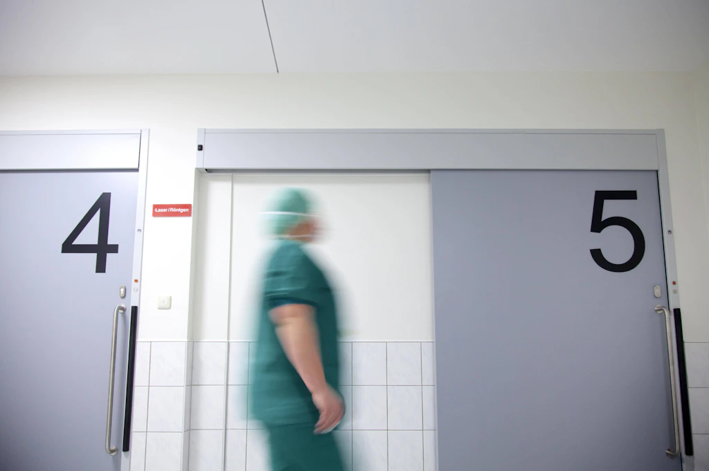 Tod durch Keime – wenn in Kliniken und Heimen kaum Zeit für Hygiene bleibt