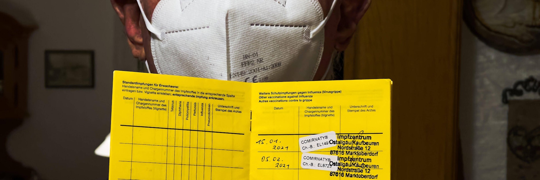 Es wird noch dauern, bis alle, die es wollen, diese Klebchen und Stempel in ihrem Impfbuch haben werden.