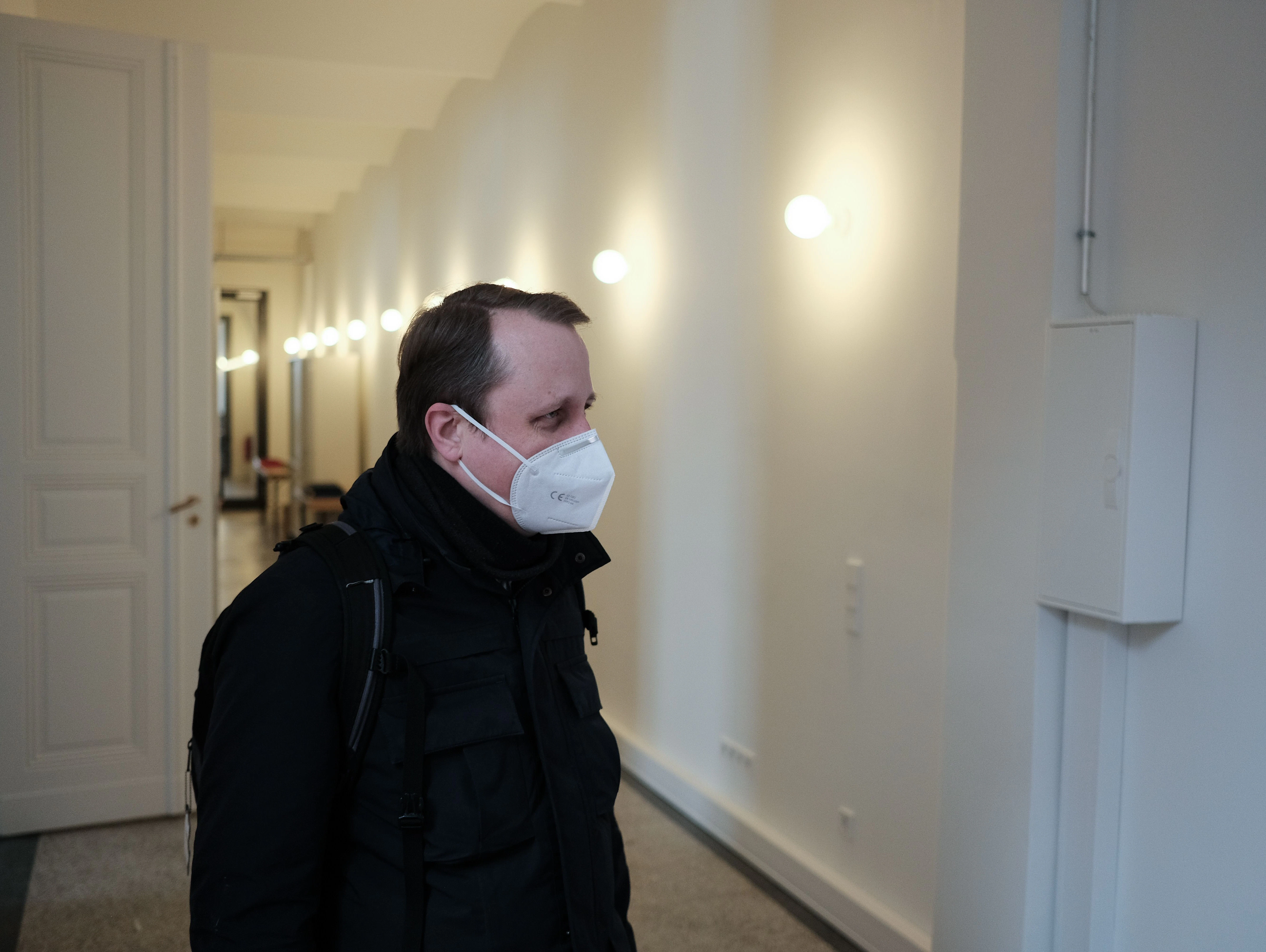 In den ersten Tagen der Pandemie ist Amtsarzt Lukas Murajda ständig unterwegs.&nbsp;