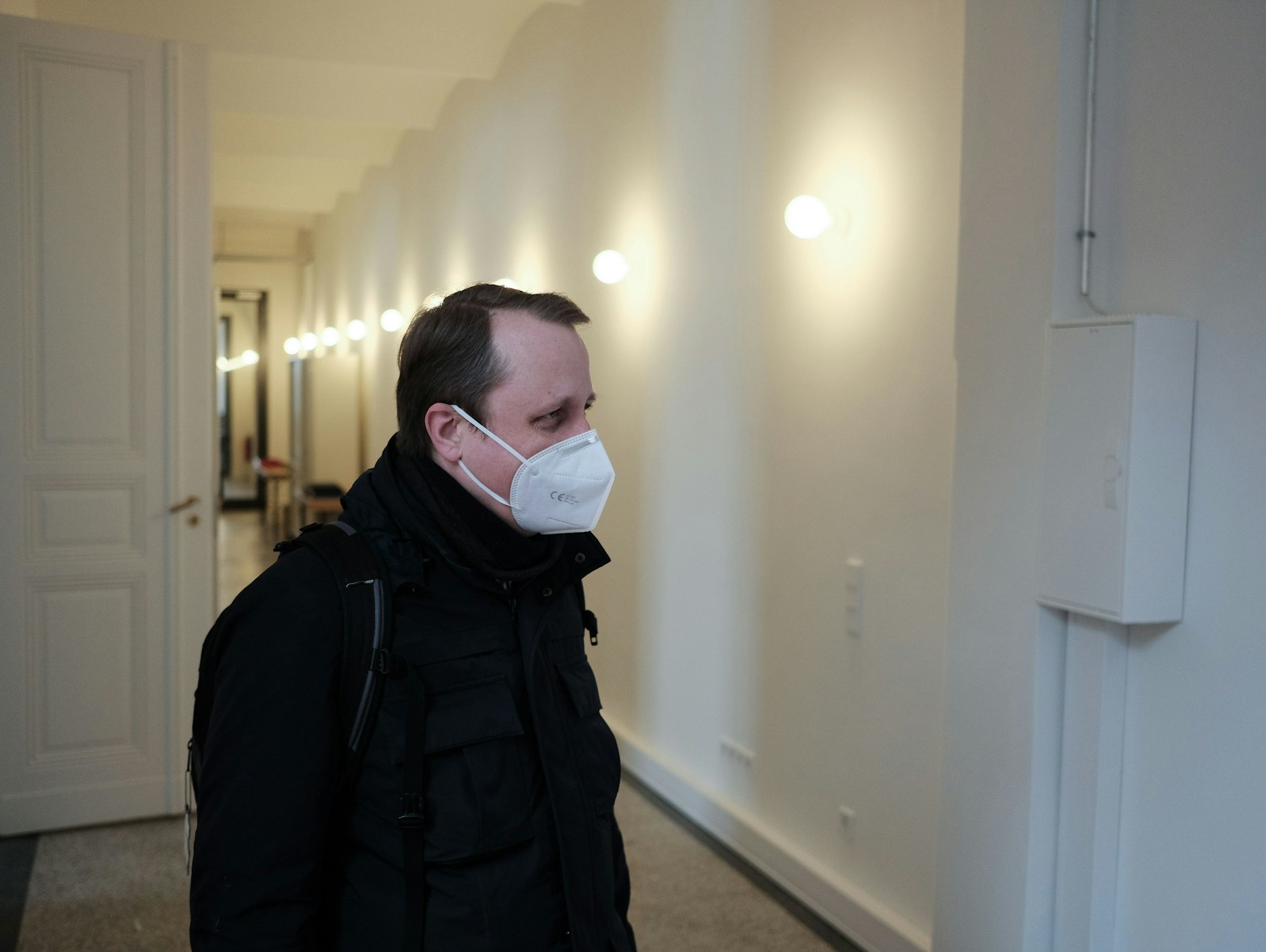 In den ersten Tagen der Pandemie ist Amtsarzt Lukas Murajda ständig unterwegs.&nbsp;