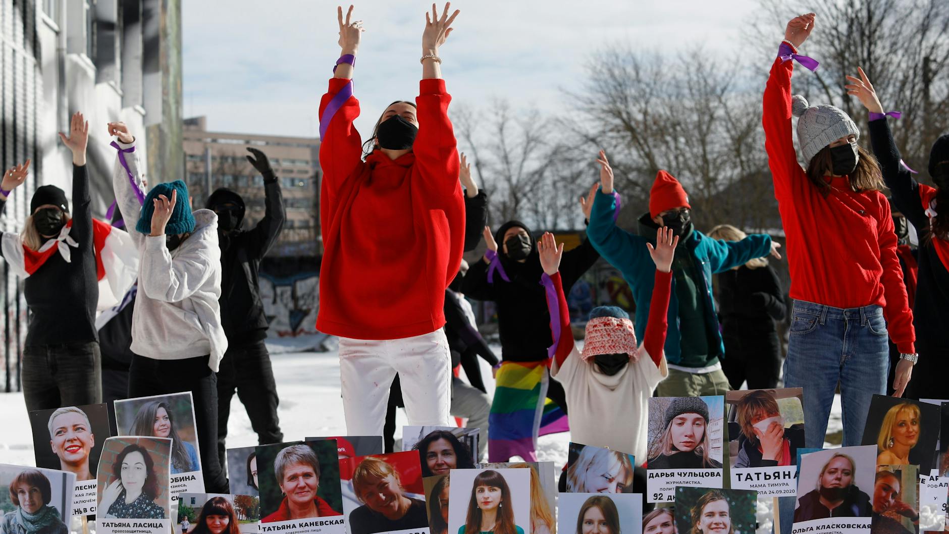 Der Protest ist schwächer geworden, aber nicht gestoppt: Am 14. Februar macht ein Flashmob in Minsk auf die inhaftierten Frauen in Belarus aufmerksam.