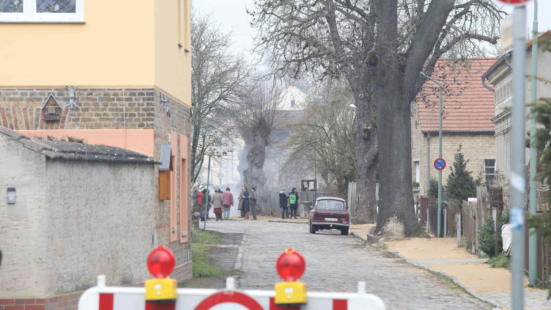 In Fahrland wurden die Straßen zum Drehort abgesperrt.