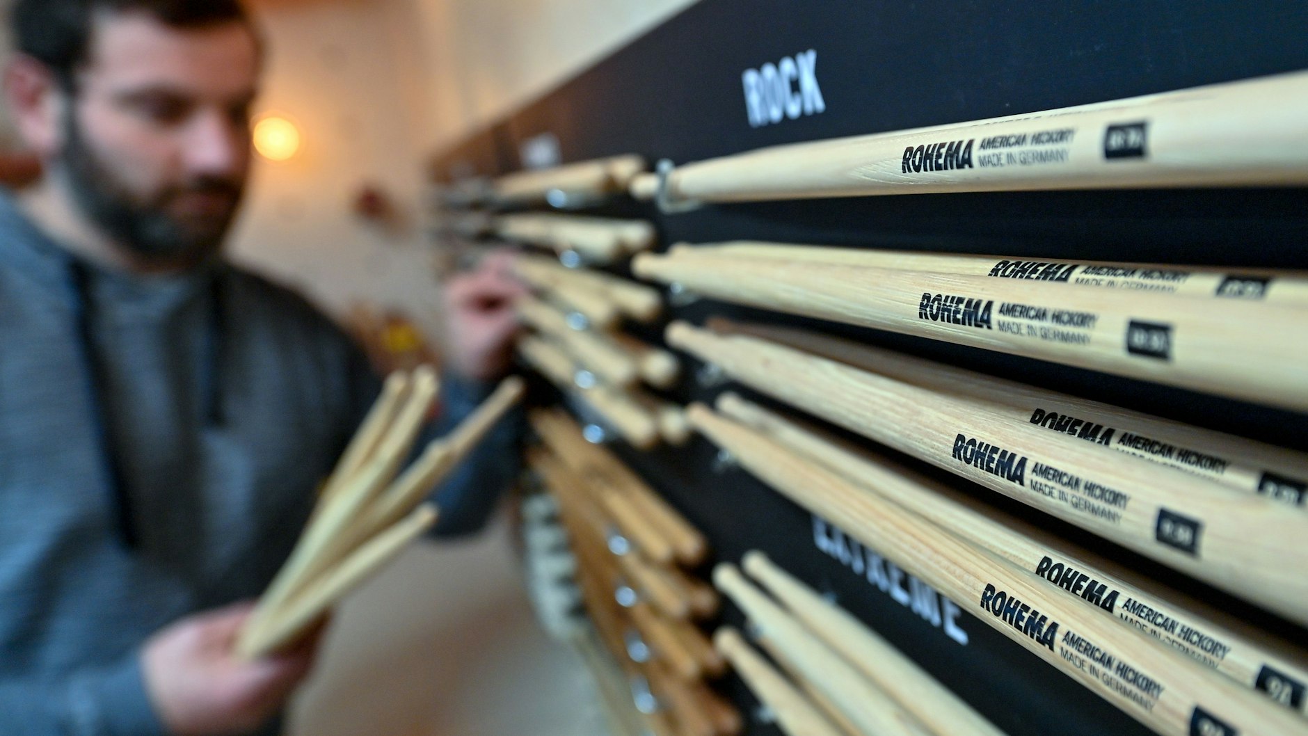 In der Pandemie haben viele Unternehmen ihre Mitarbeiter in Kurzarbeit geschickt – wie auch der sächsische Instrumentenhersteller Rohema.