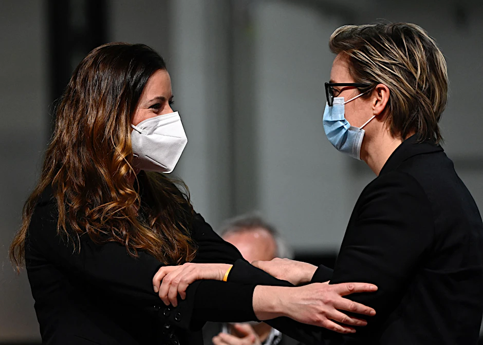 Die neuen Parteivorsitzenden der Linken: Susanne Hennig-Wellsow (r.) und Janine Wissler.
