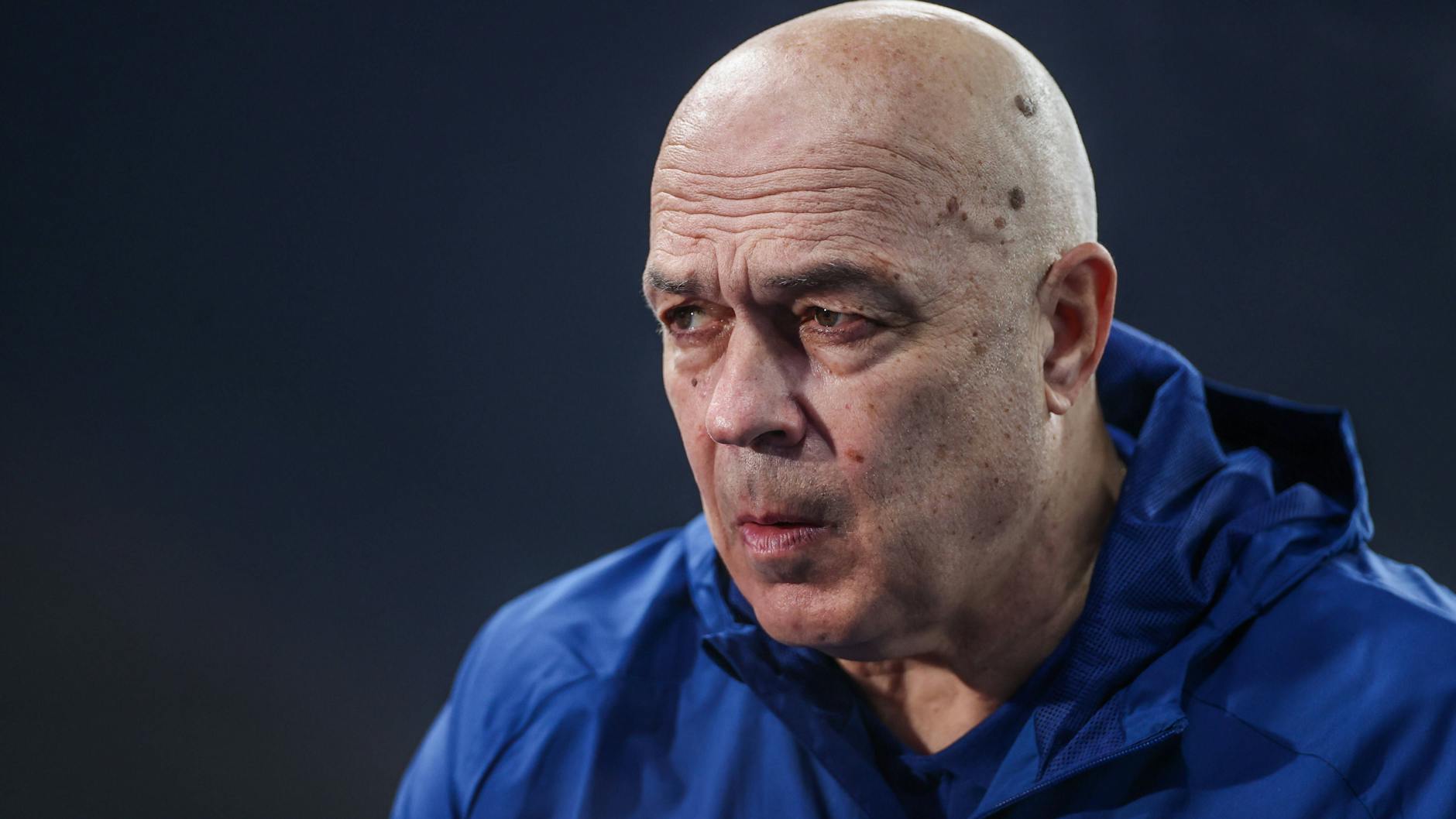 Musste seine Sachen auf Schalke auch schon wieder packen: Trainer Christian Gross.