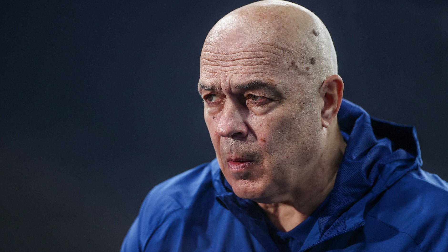 Musste seine Sachen auf Schalke auch schon wieder packen: Trainer Christian Gross.