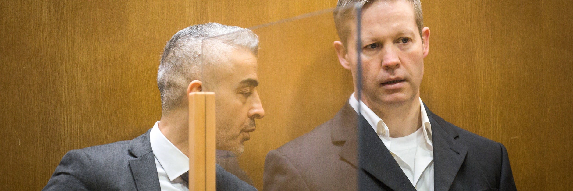 Der Angeklagte Stephan E. und sein Anwalt.