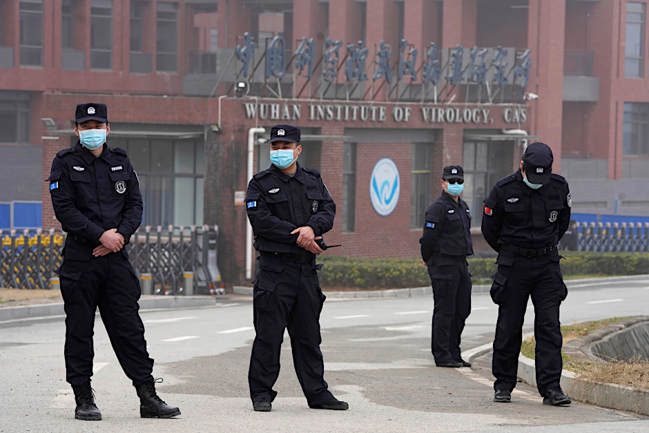 Sicherheitspersonal vor dem Institut für Virologie in Wuhan.