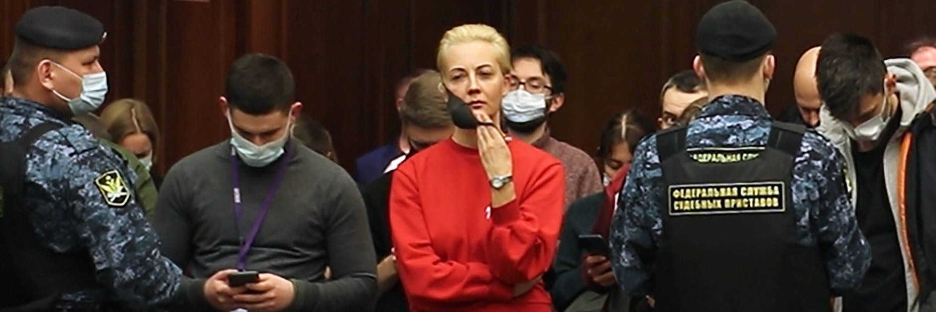 Julia Nawalny brach bei der Verkündung des Urteils gegen ihren Mann in Tränen aus.