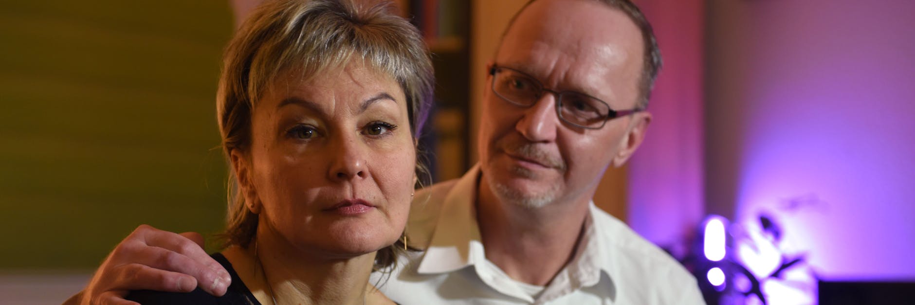 Nataliya Nesterenko und ihr Ehemann André Hoek, der für sie das Monatsticket online buchte.