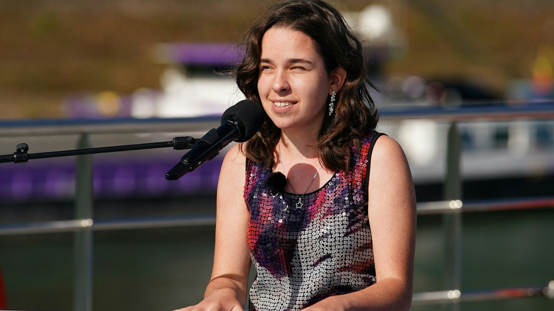 Kandidatin Anastasia Cibulnik begleitet sich beim DSDS-Casting selbst auf dem Piano.