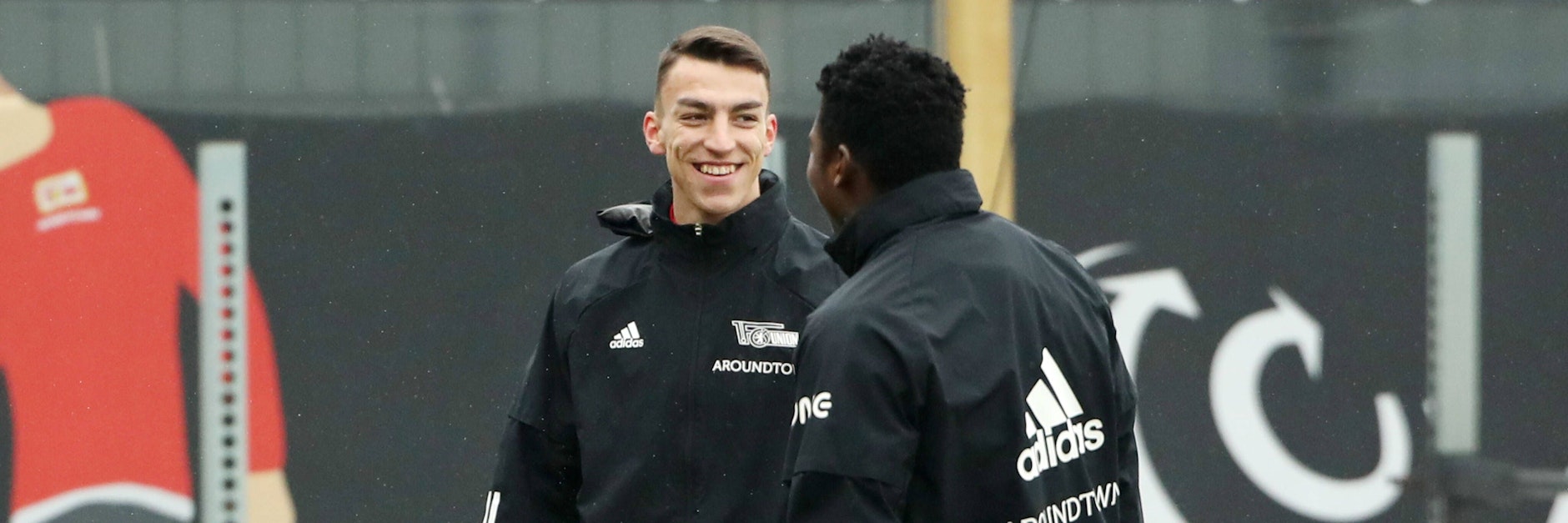 Petar Musa und Konkurrent Taiwo Awoniyi lernen sich schon mal kennen.