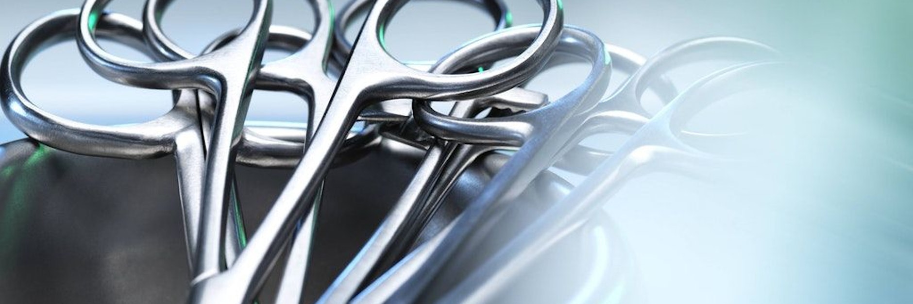 Operationswerkzeug in einer Schale