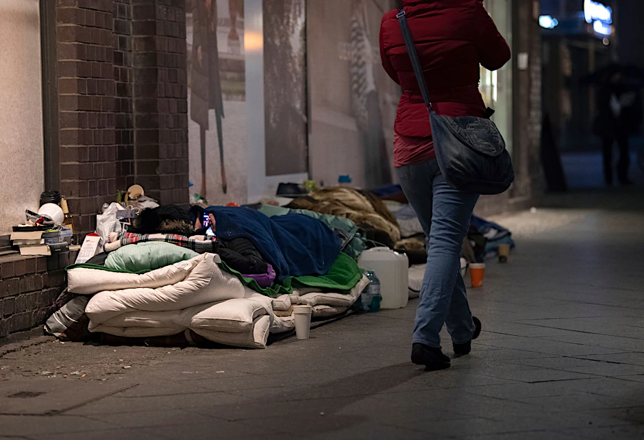 Berlin stellt an dem bevorstehenden eisigen Wochenende zusätzliche Plätze im Warmen für Obdachlose bereit.&nbsp;