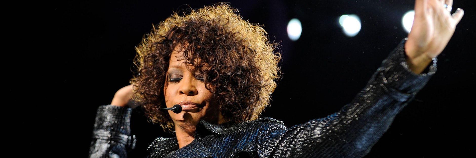 Whitney Houston im Jahr 2010 bei einem Konzert in Hannover.