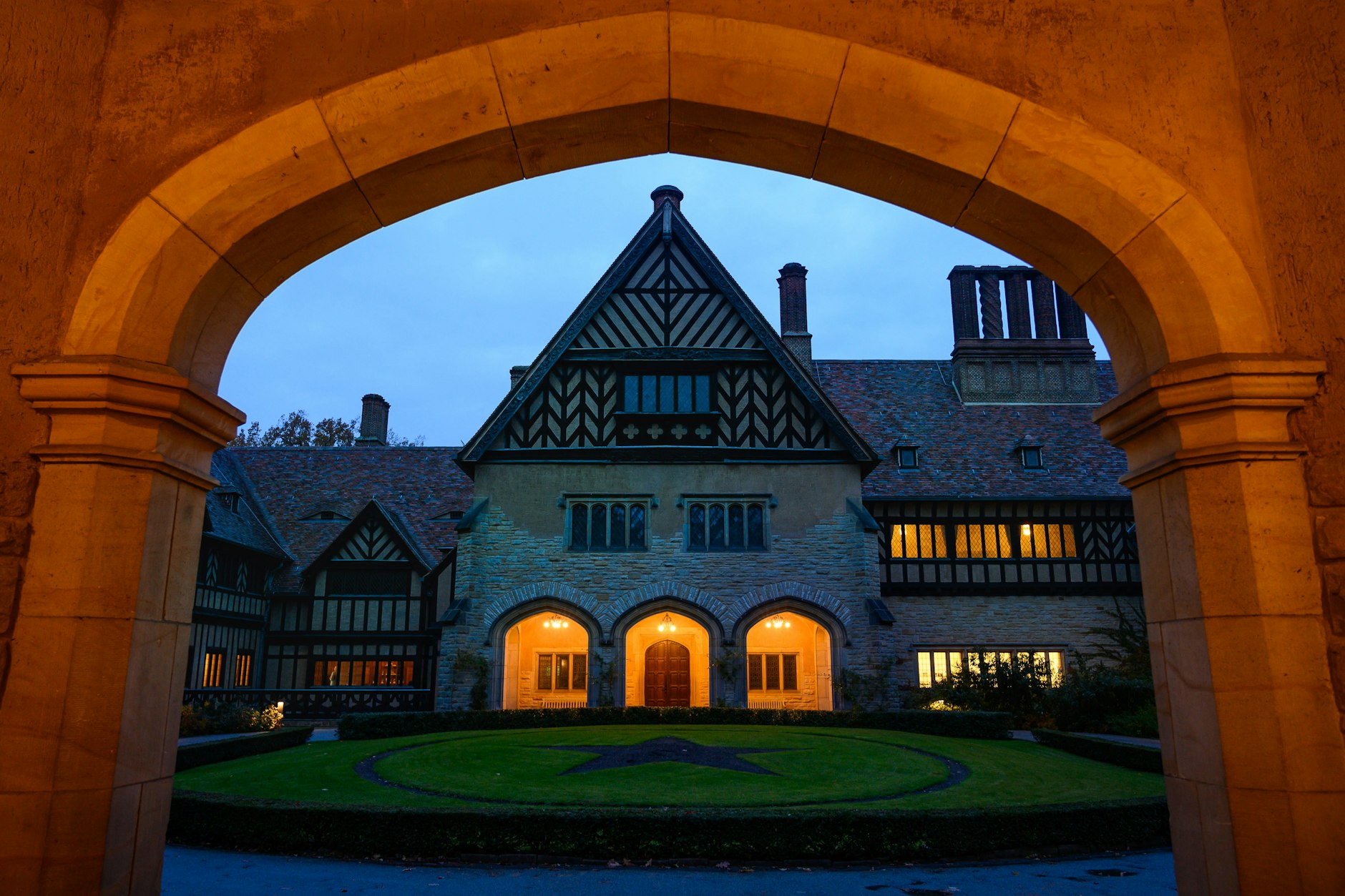Cecilienhof in Potsdam:&nbsp;Hier traf Wilhelm Prinz von Preußen sich mit Hitler und Goebbels, um sie in die Adelsgesellschaft Deutschlands einzuführen.&nbsp;