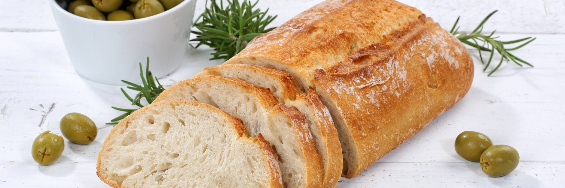 Das italienische Weißbrot Ciabatta wird meist zu Vorspeisen gereicht, ist auch zum Steak vom Grill perfekt.