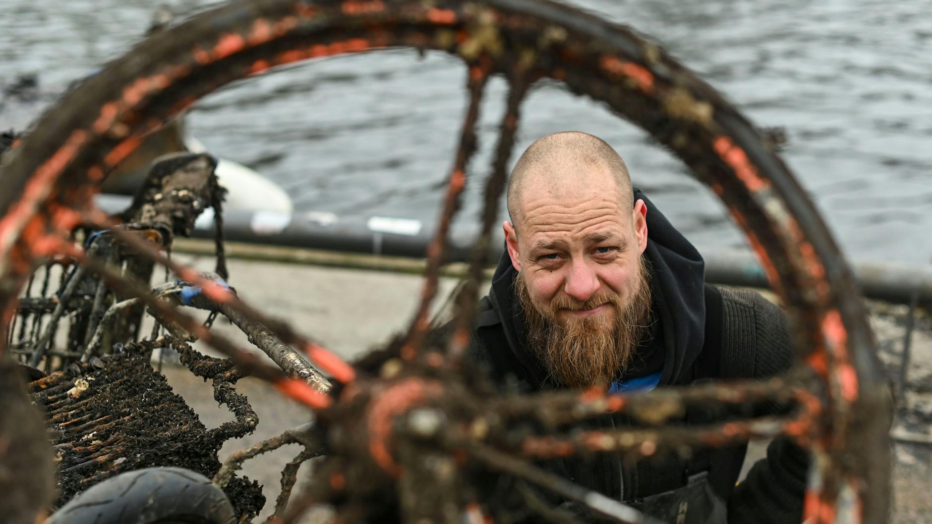 Jan Ebel (39) arbeitet eigentlich als Kindergärtner – und ist Hausboot-Besitzer.<br>