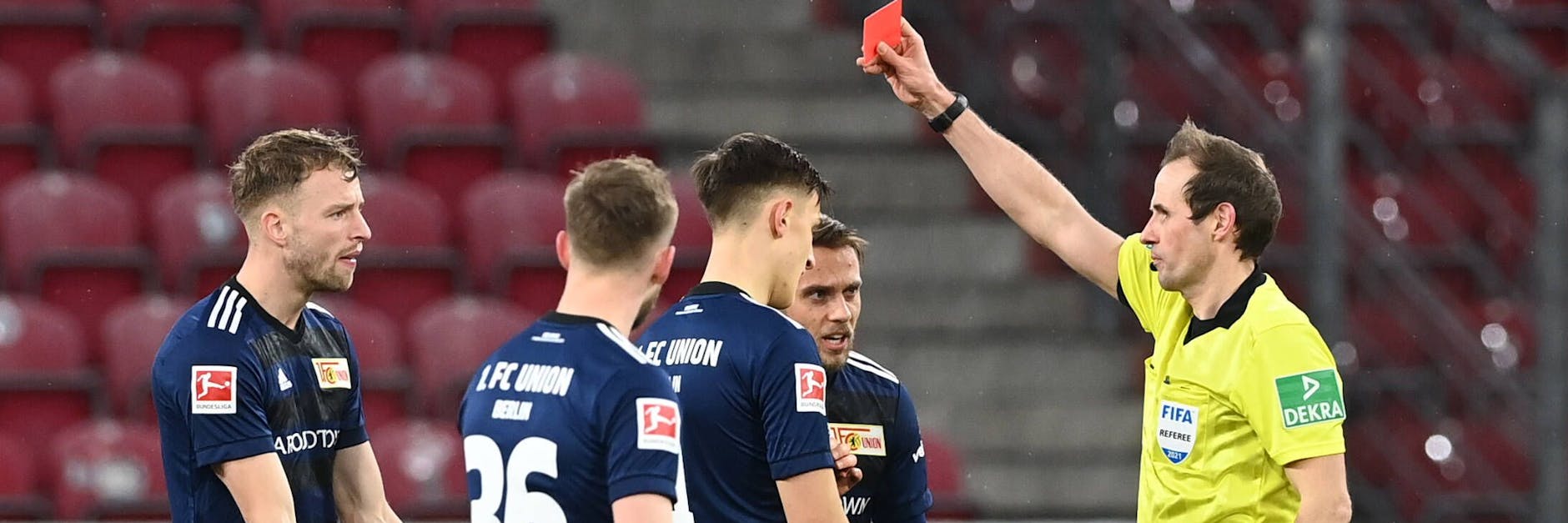 Erst Gelb, dann Rot: Unions Nico Schlotterbeck muss gegen Mainz vom Platz.