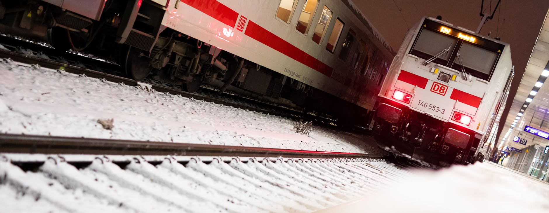 Der Fernverkehr der Deutschen Bahn wird durch das Wetter beeinträchtigt. 