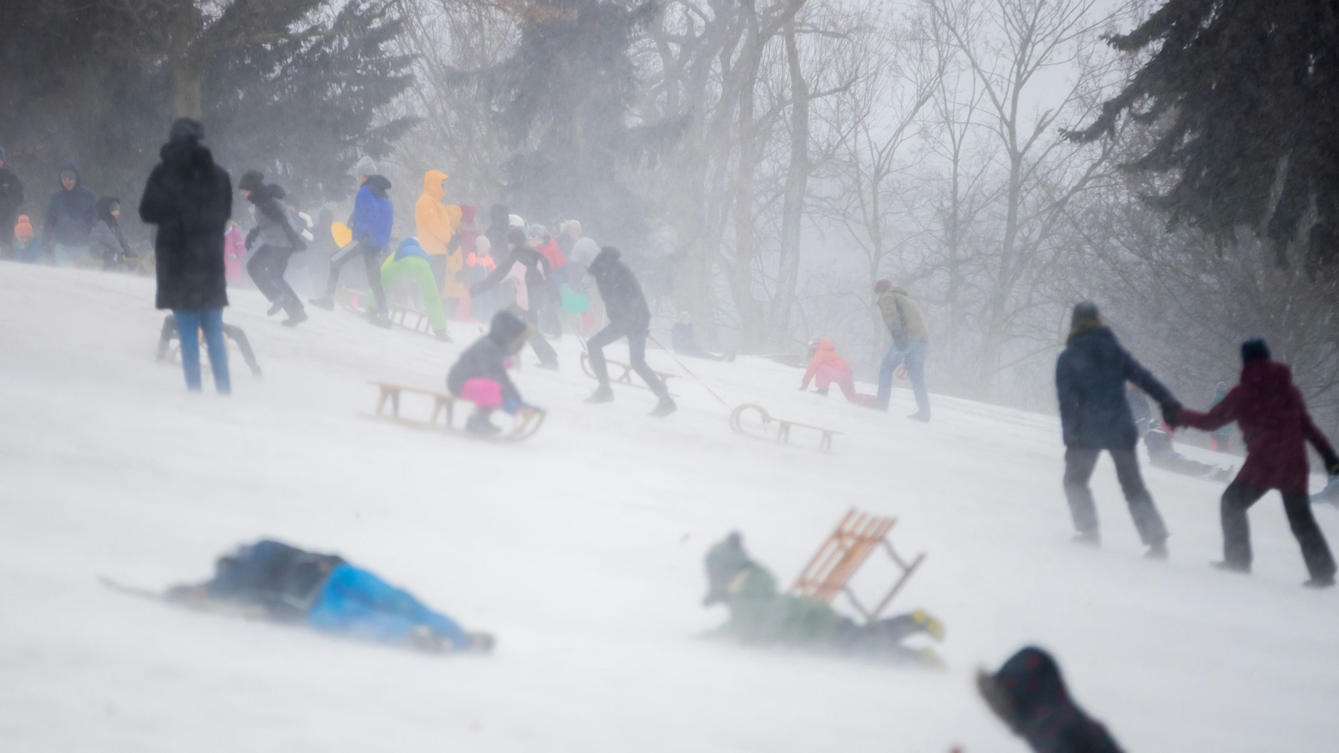 Beim Rodeln im Volkspark Friedrichshain gab es Verletzte.