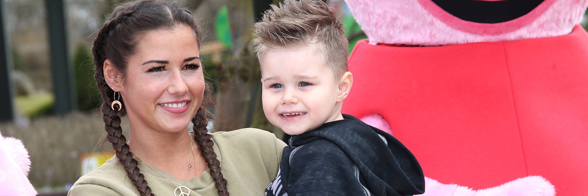 Inzwischen ist Alessio schon viel älter: Sarah Lombardi und ihr kleiner Sohn im Jahr 2018.